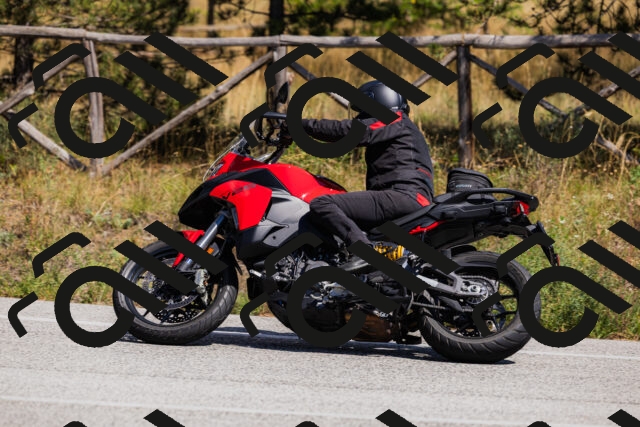 202509061401-_04A6632_c3