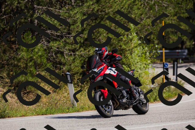 202509061401-_04A6649_c3