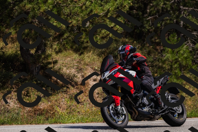 202509061401-_04A6650_c3