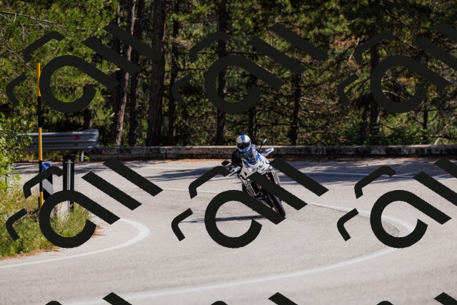 202509061401-_04A6653_c3