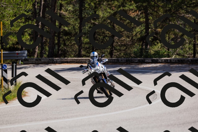 202509061401-_04A6655_c3