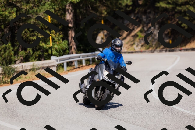 202509061415-_04A6832_c3