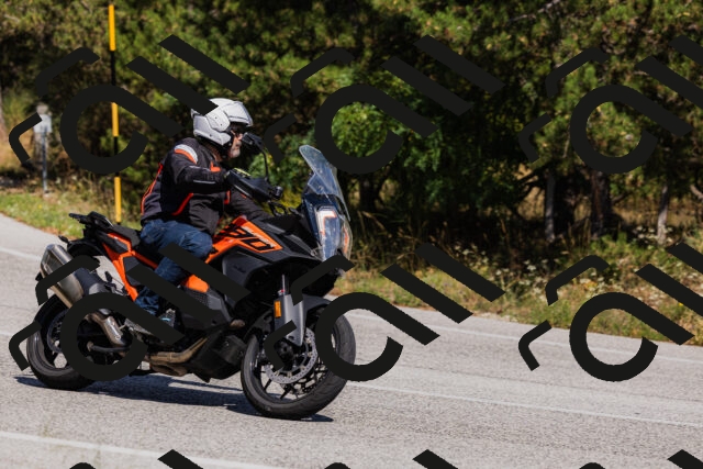 202509061423-_04A6968_c3