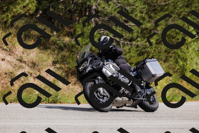 202509061440-_04A7168_c3