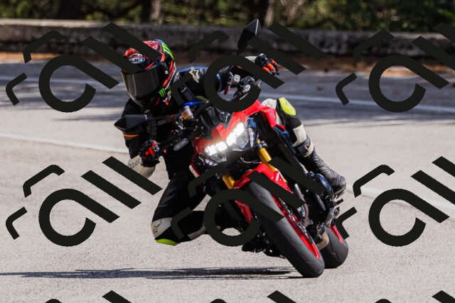 202509061441-_04A7182_c3