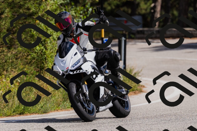 202509061442-_04A7201_c3