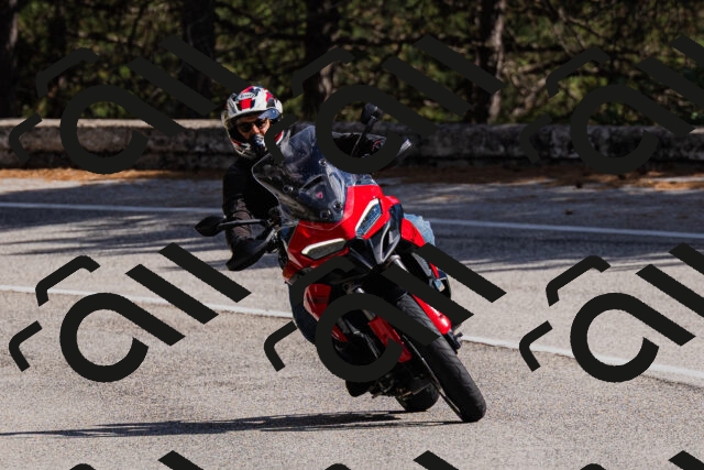 202509061443-_04A7204_c3