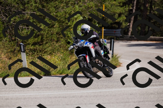 202509061443-_04A7211_c3