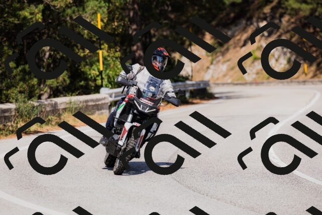 202509061446-_04A7247_c3