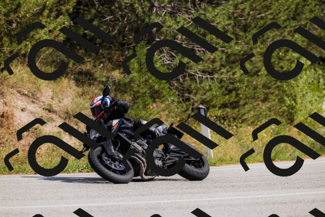 202509061501-_04A7323_c3