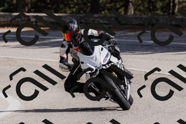 202509061506-_04A7354_c3