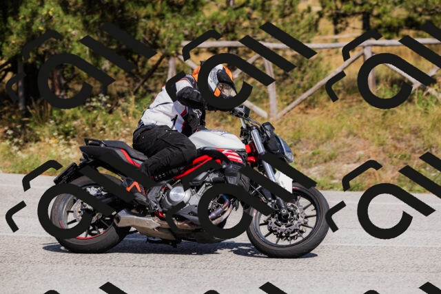 202509061510-_04A7379_c3