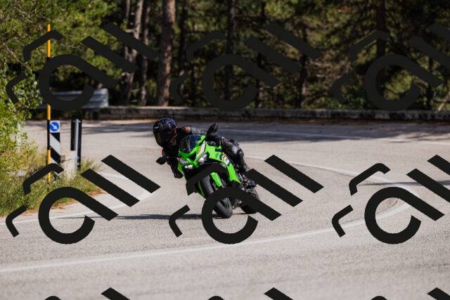 202509061517-_04A7414_c3