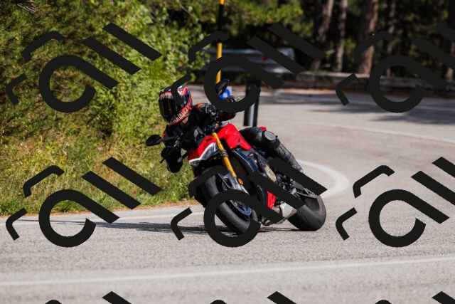 202509061522-_04A7450_c3