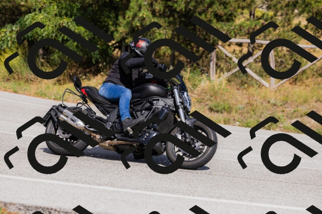 202509061529-_04A7472_c3