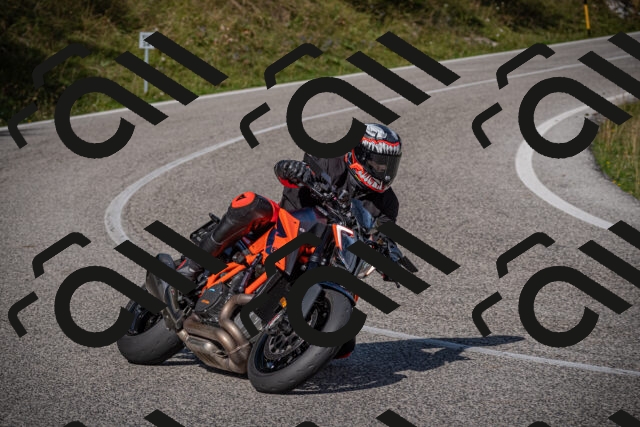 20250907103219-_5002842_am_