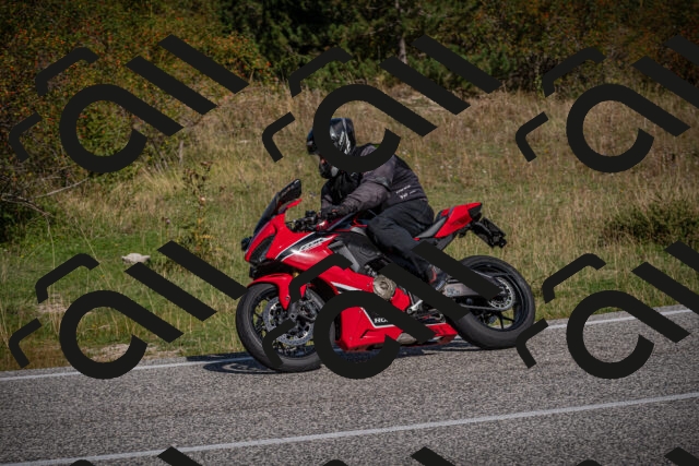 20250907103428-_5002874_am_