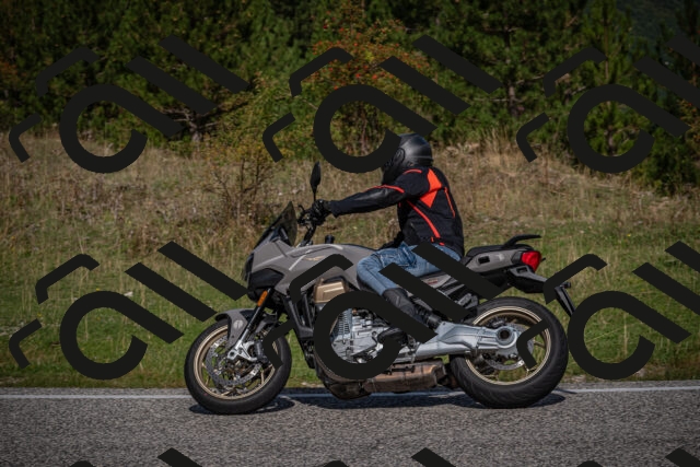 20250907105011-_5003123_am_