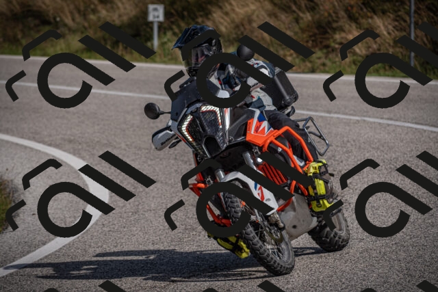 20250907105423-_5003177_am_