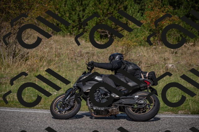 20250907105823-_5003232_am_