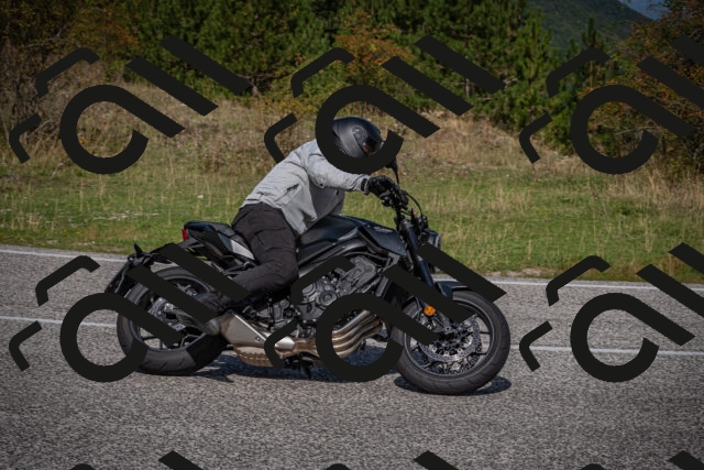 20250907111717-_5003586_am_