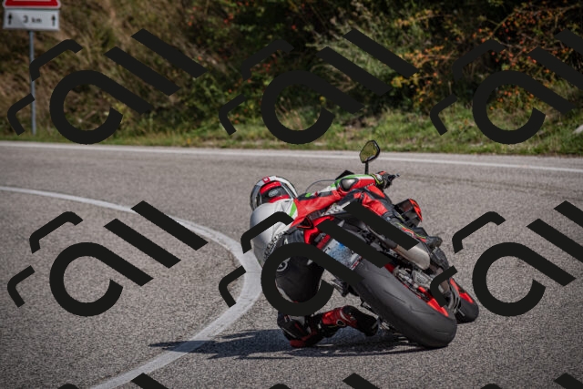 20250907111845-_5003647_am_