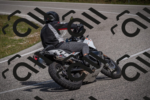 20250907114630-_5004105_am_