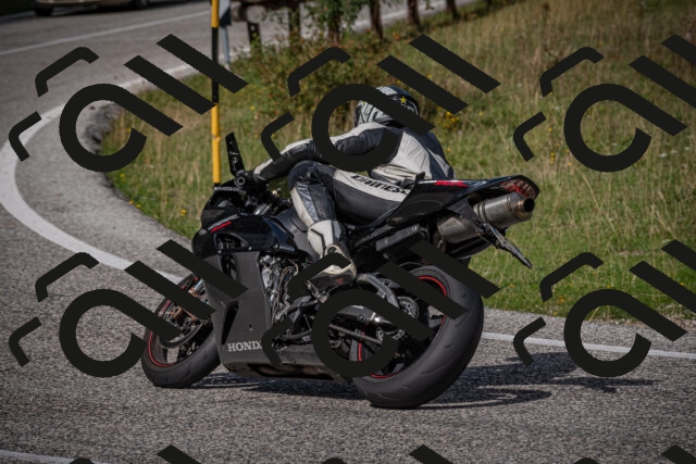 20250907114749-_5004151_am_