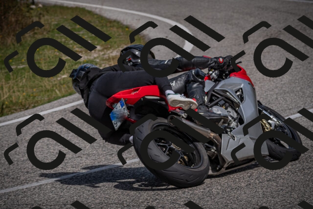 20250907114943-_5004204_am_