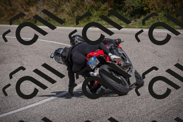 20250907120400-_5004554_am_