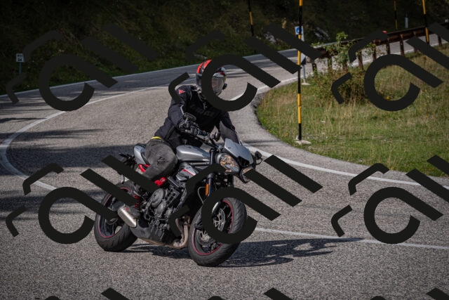 20250907122933-_5004986_am_