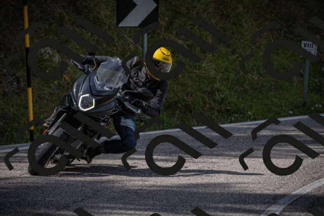 20250907123013-_5004999_am_