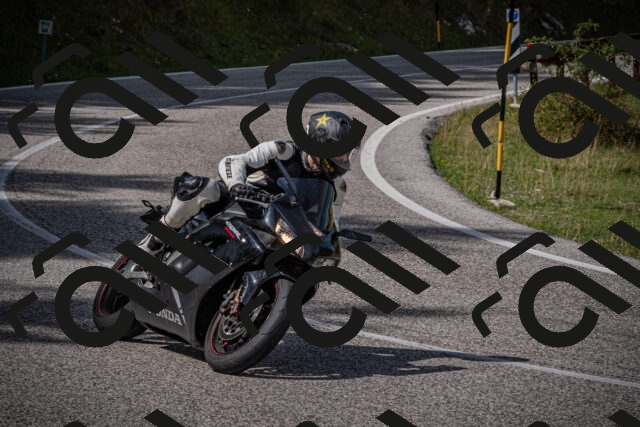 20250907124936-_5005284_am_