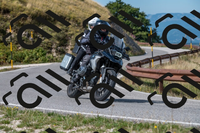 202509071106-M22_9784_m1_