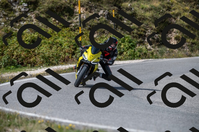 202509071125-M22_9940_m1_