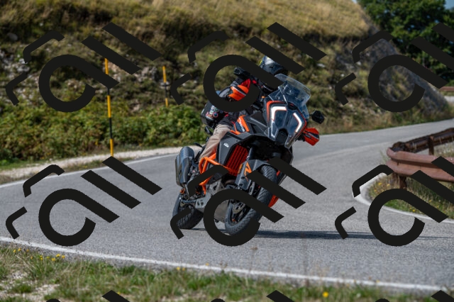 202509071131-M22_0016_m1_