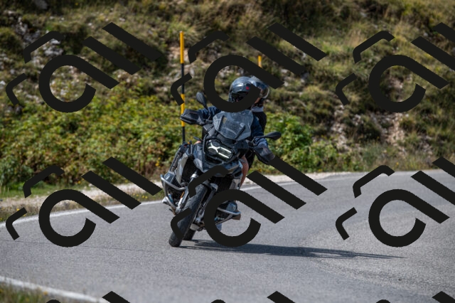 202509071203-M22_0261_m1_