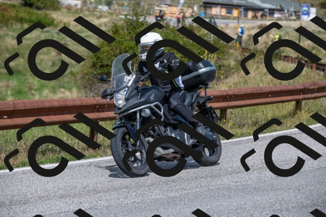 202509071208-M22_0298_m1_