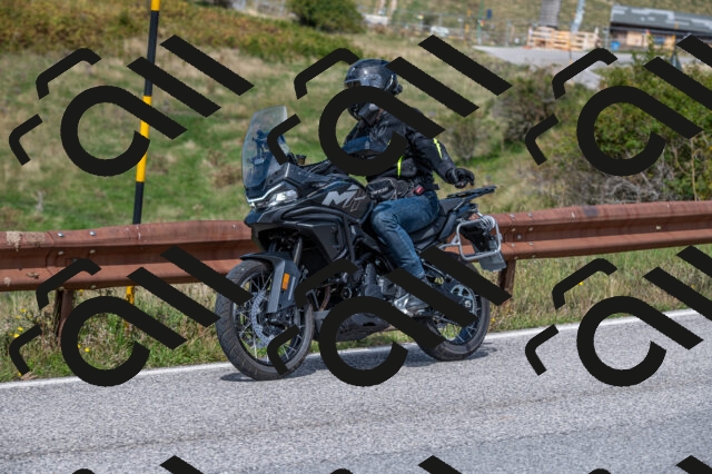 202509071228-M22_0358_m1_