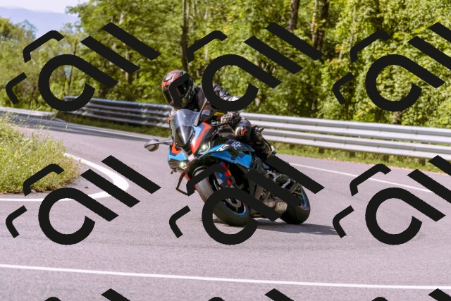 202509071053-_DSC9015_d1_