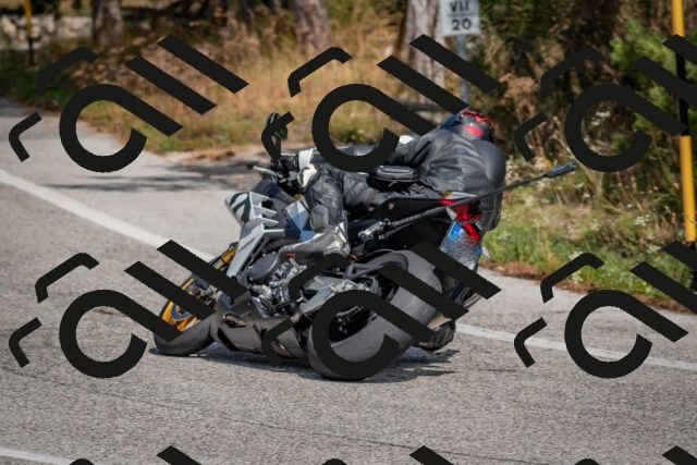 202509071356-DSC_9903_c4_