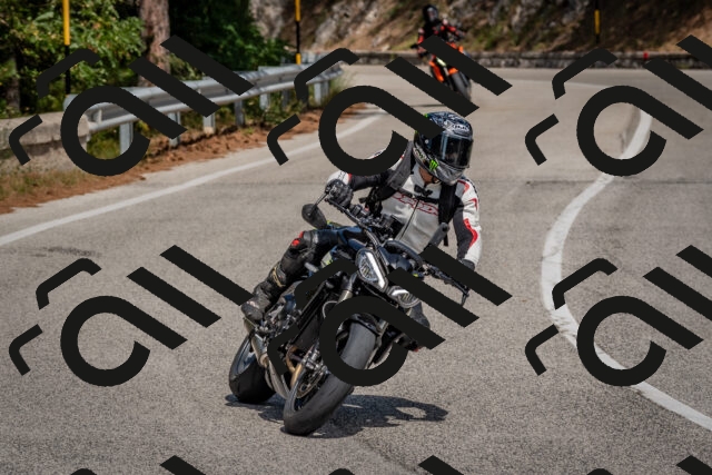 202509071357-DSC_9904_c4_