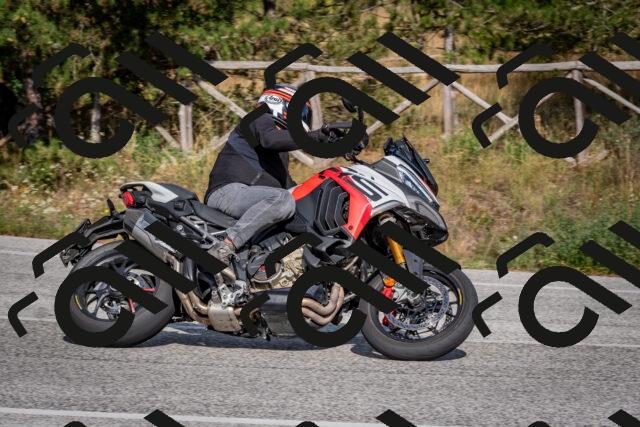 202509071608-DSC_1017_c4_