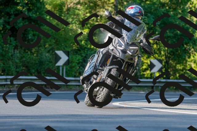 20250906091838_-R020548_r2