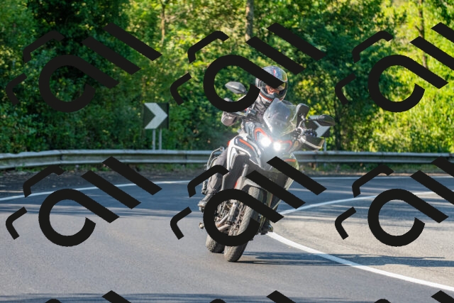 20250906095028_-R020652_r2