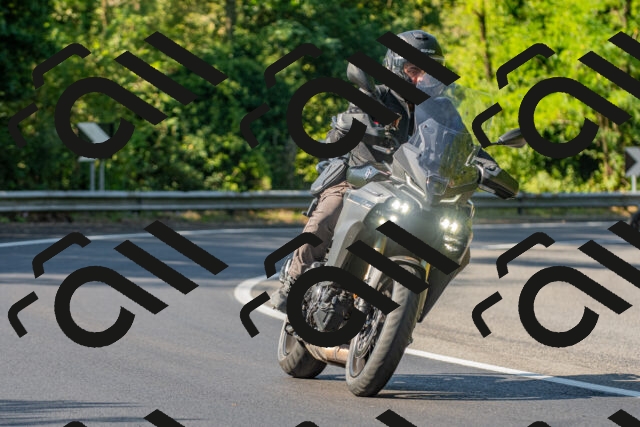 20250906102009_-R020838_r2