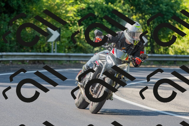 20250906102715_-R020869_r2