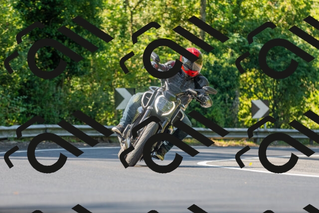 20250906104332_-R020945_r2