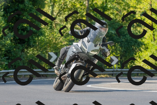 20250906104806_-R020985_r2