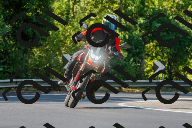 20250906105904_-R021044_r2